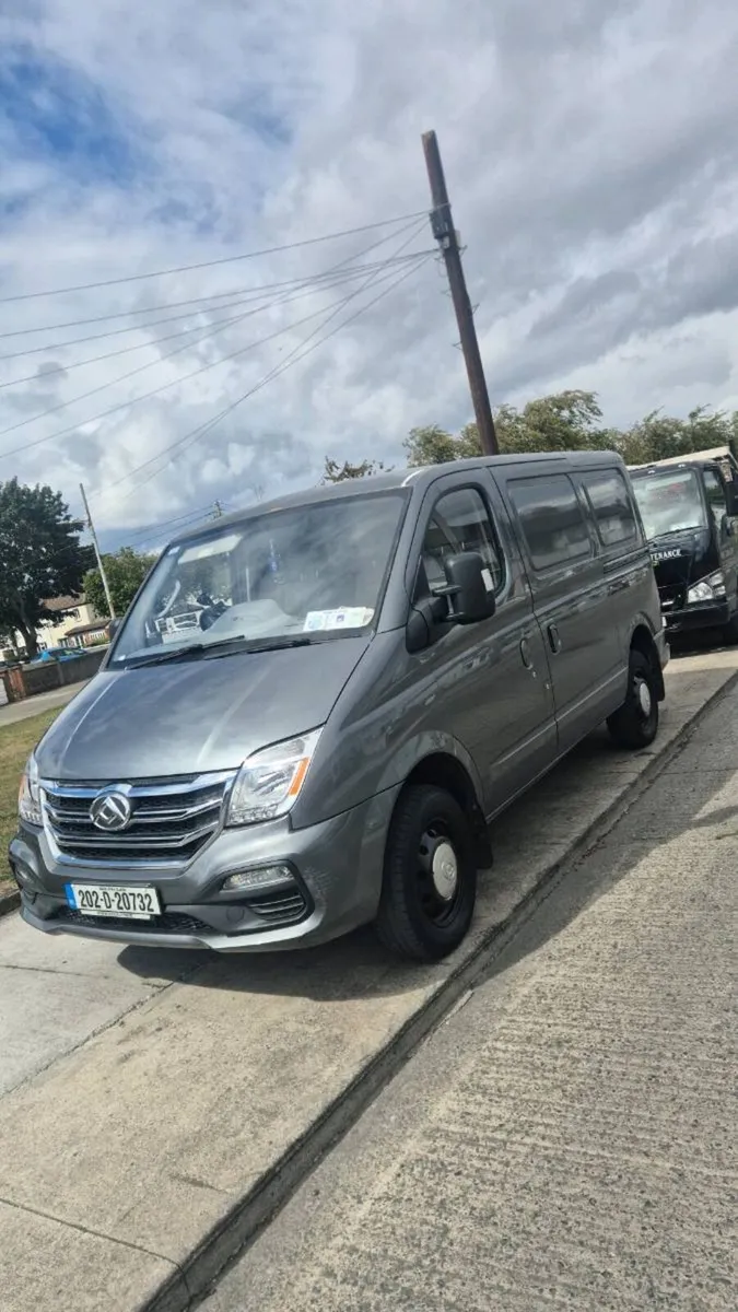 Van low mileage - Image 2