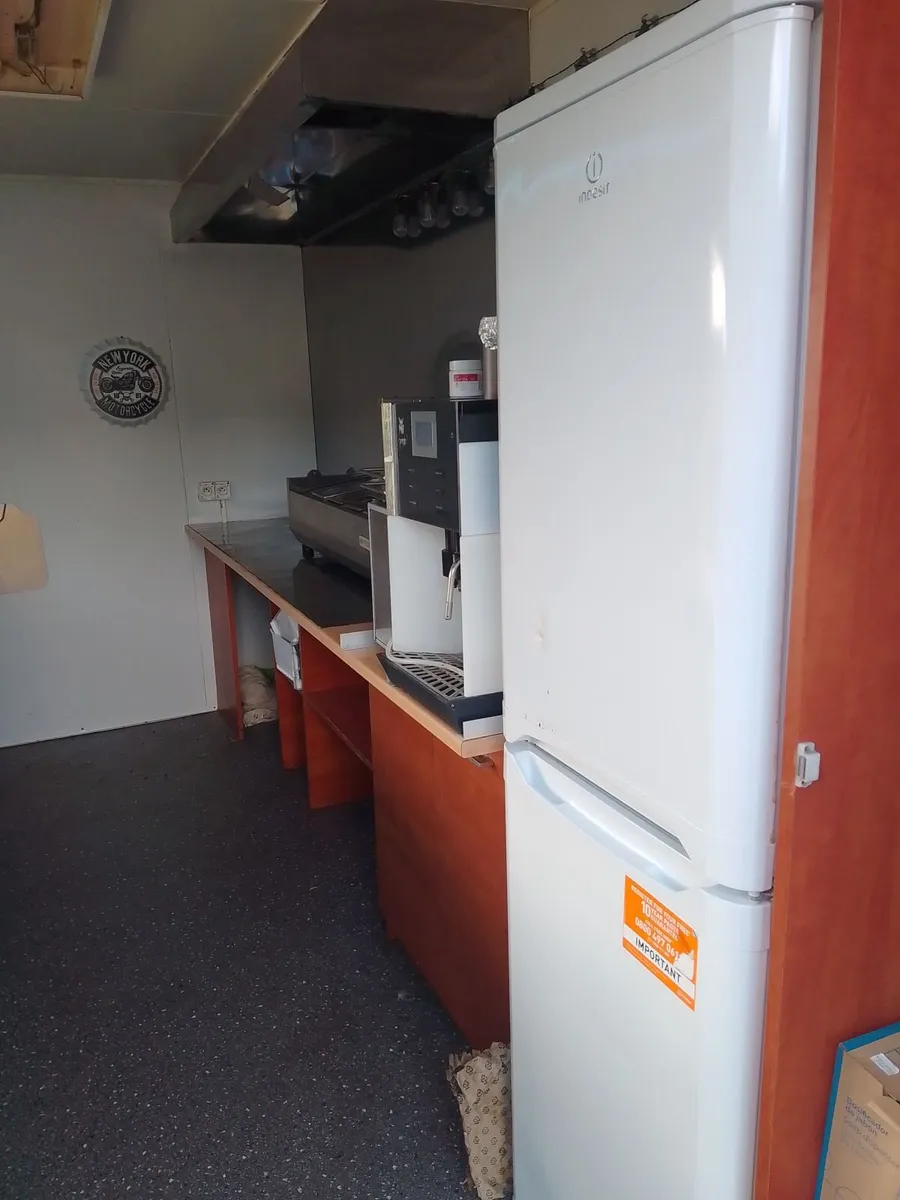 Catering trailer - Image 3