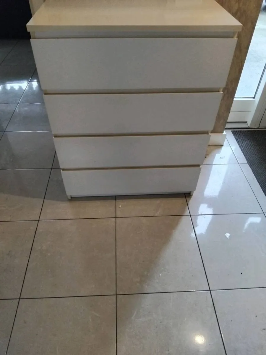 Chest of drawers - Image 1