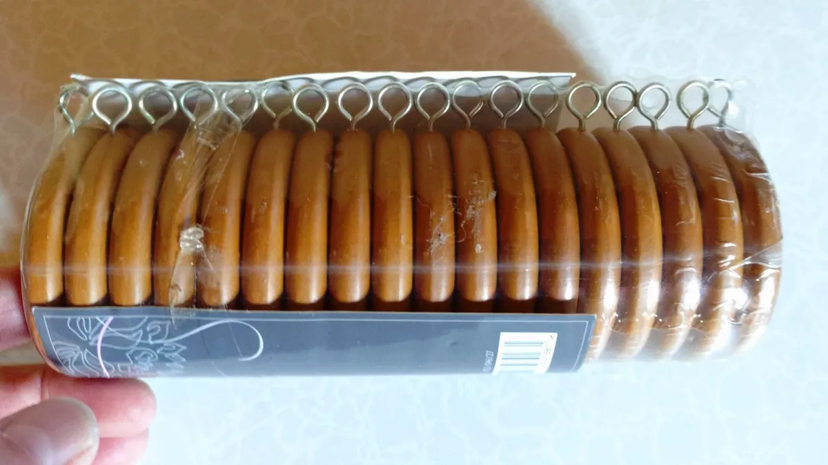 18 Walnut Colour Curtain Pole Rings (new). - Image 4