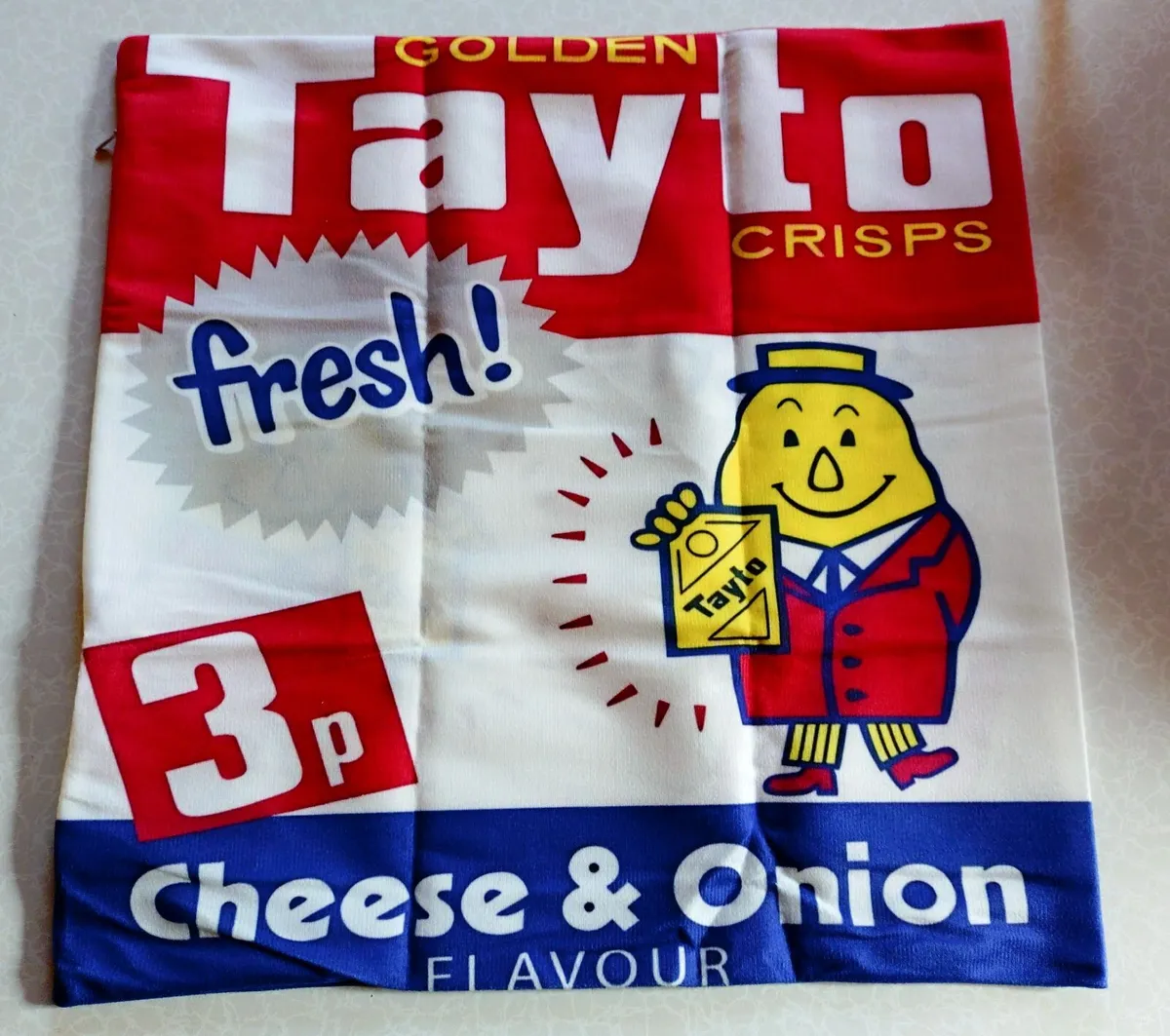 2 Tayto & 1 Looney Tunes Cushion Covers (new). - Image 1
