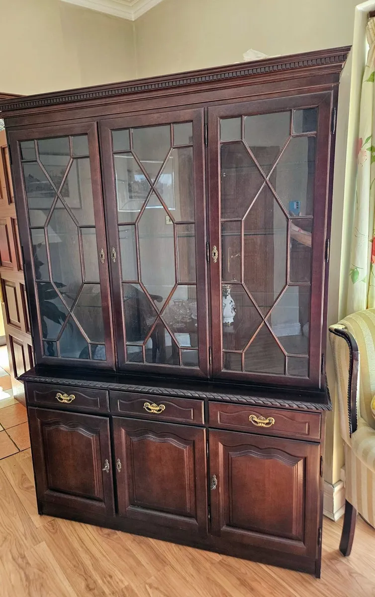 Display cabinet - Image 1