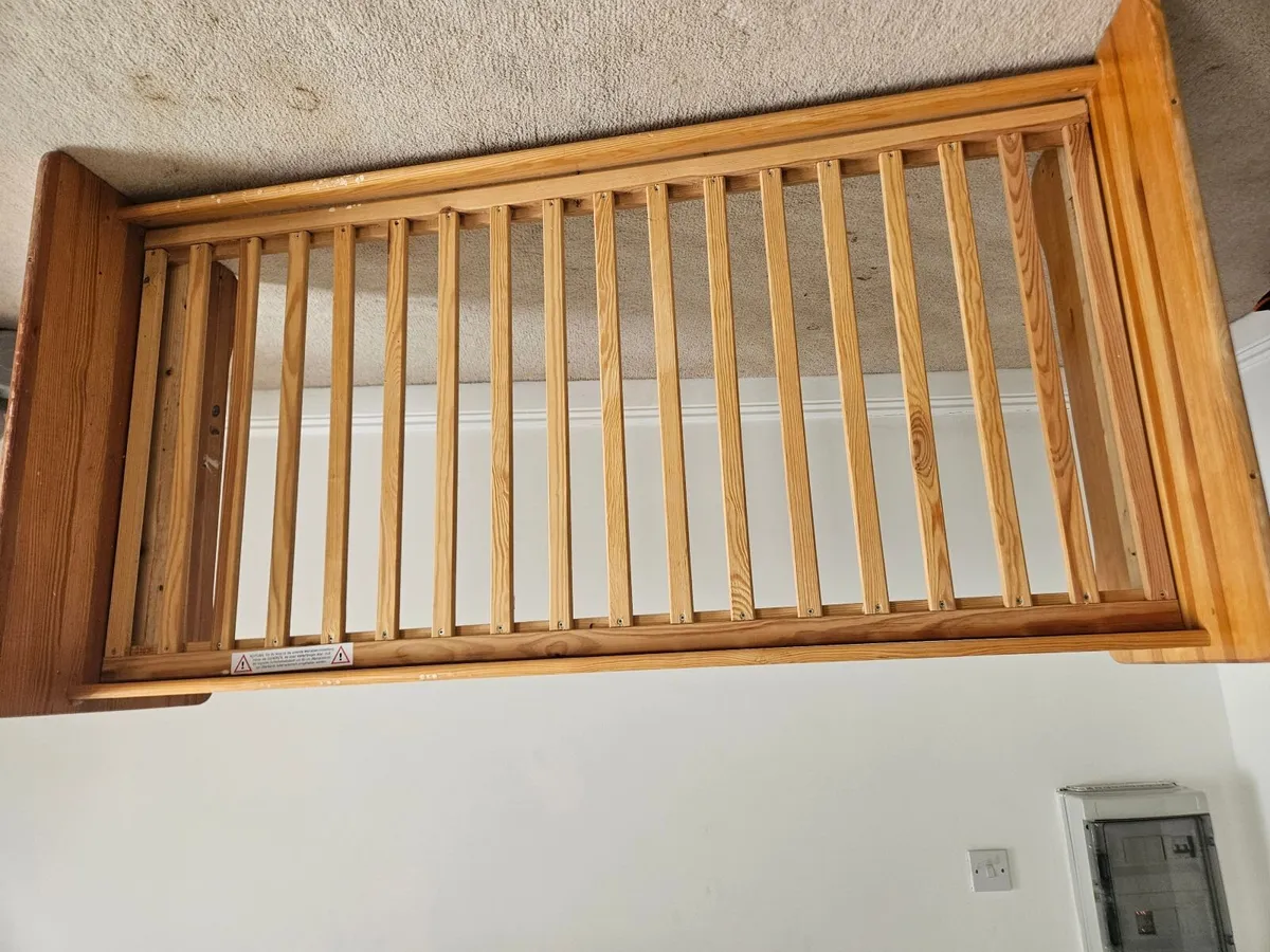 Childs bed - Image 1