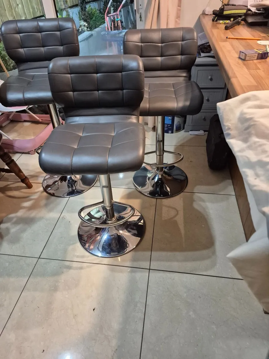 3 Bar stools - Image 1
