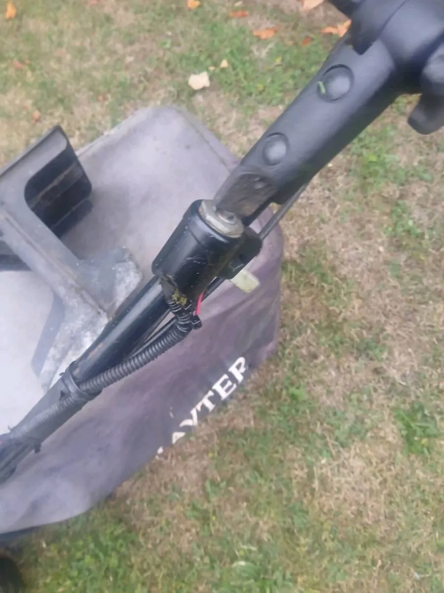 Hayter R53A self Drive Mulching Lawnmower - Image 4