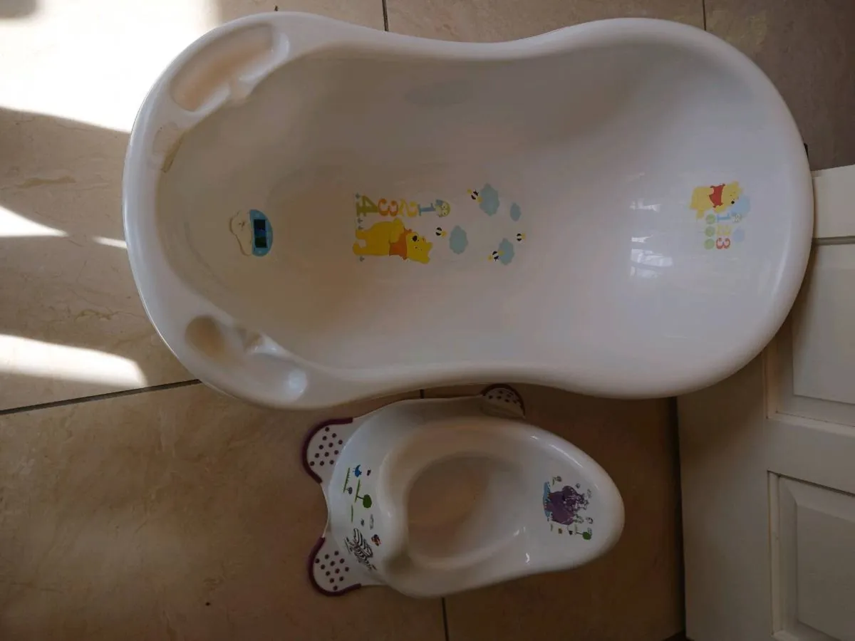 Baby bath + potties. - Image 2
