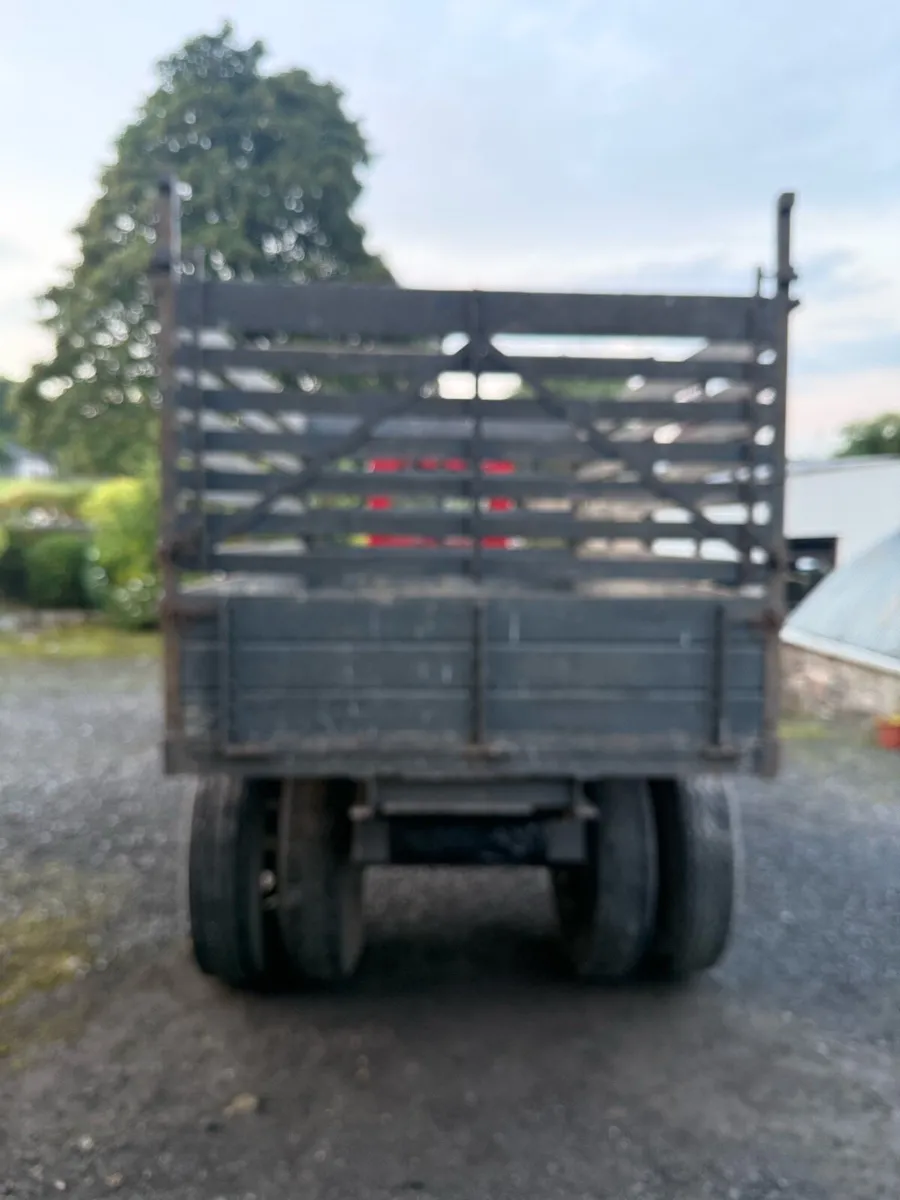 Tractor trailer - Image 1