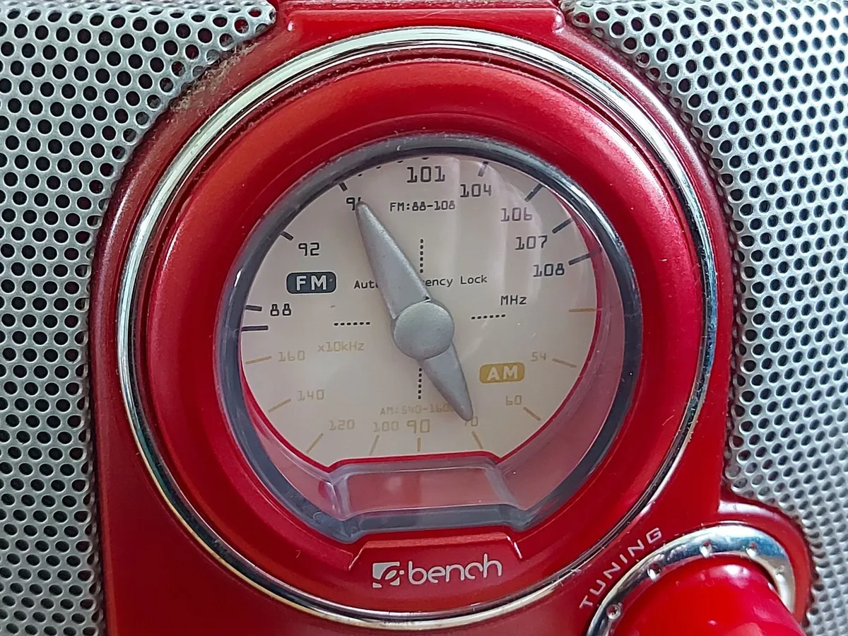 Bench Portable CD Player with Radio, Model KH222 - Image 3