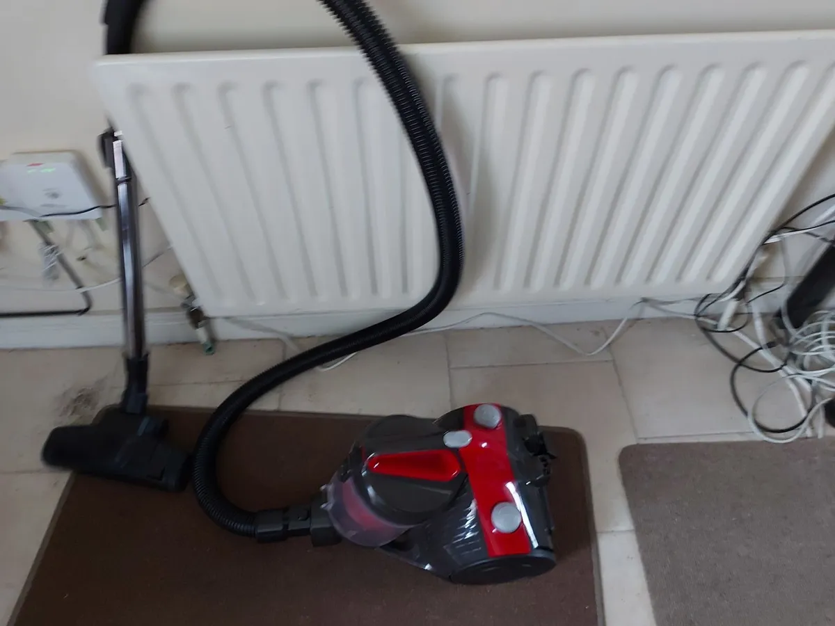 Essentials Vacuum Cleaner Model No. C700VC18 - Image 2