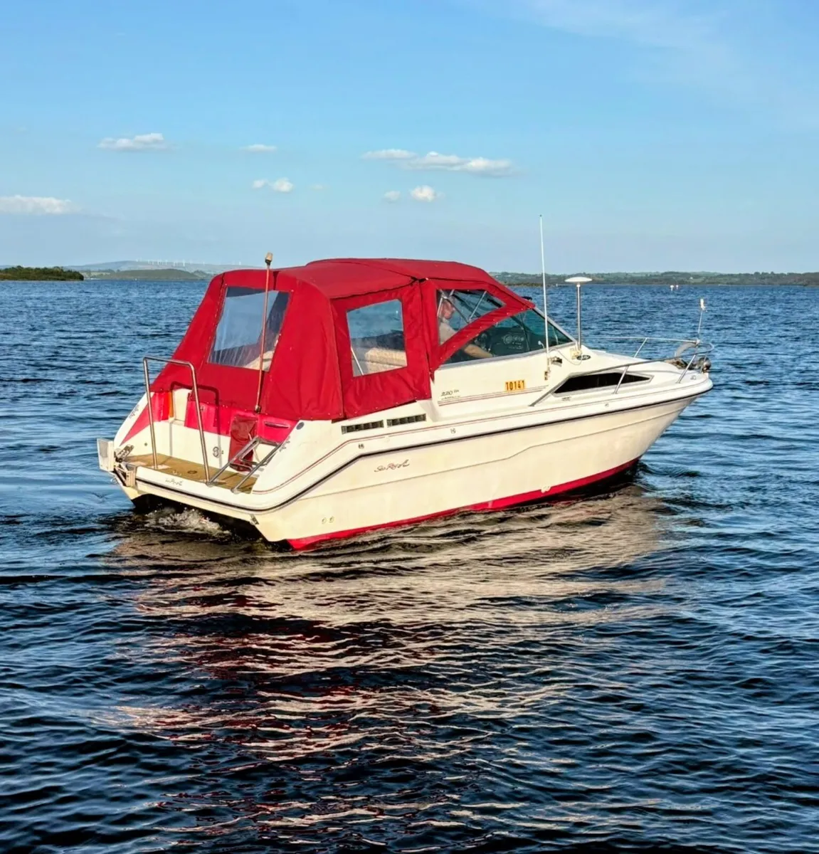 Sea Ray 220 DA sports cruiser cuddy cabin boat - Image 2
