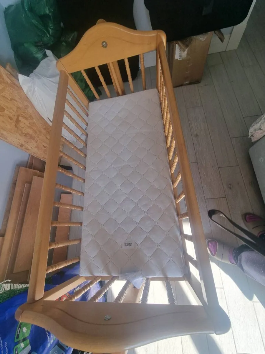baby cot - Image 4