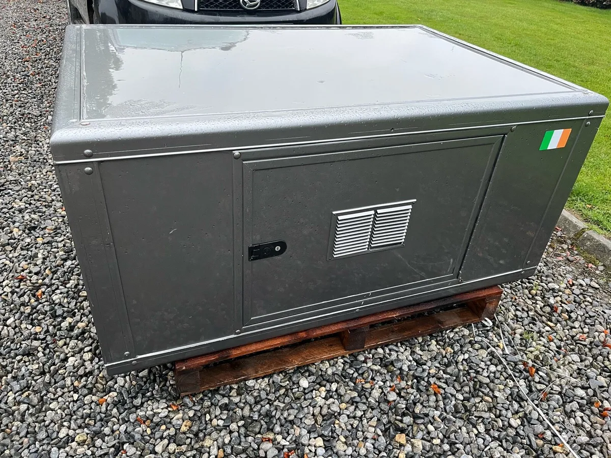 Pet shelter transport box - Image 1