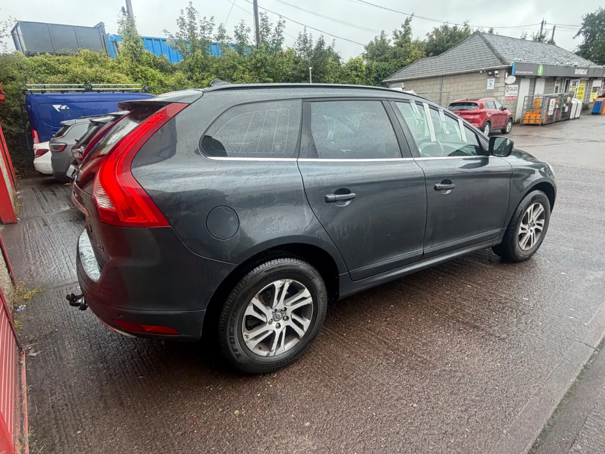 2014 Volvo xc60 no damage - Image 3