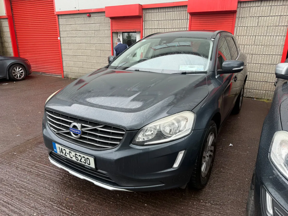 2014 Volvo xc60 no damage - Image 2