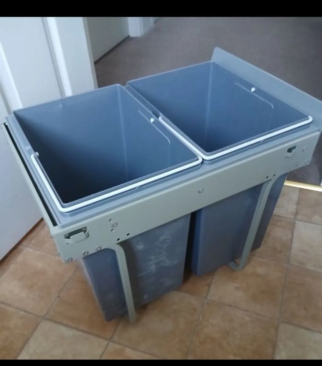 Kitchen under counter unit - Image 1
