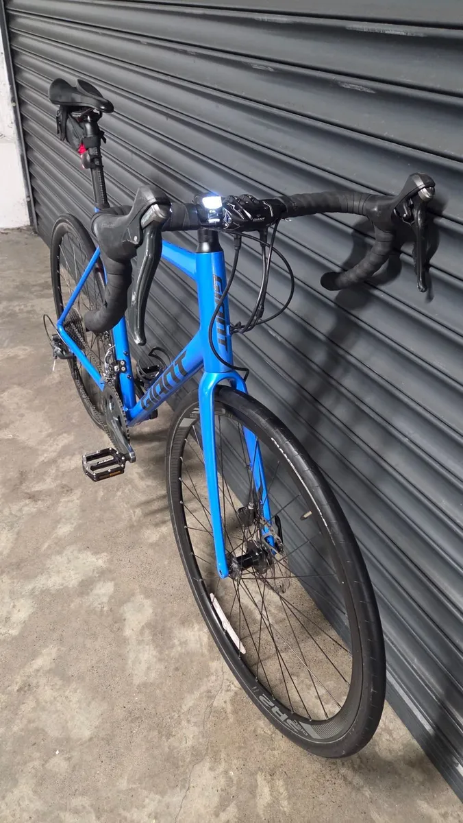 Giant Contend SL disc road bike - Image 3