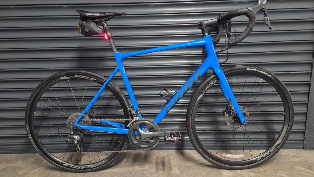 Giant Contend SL disc road bike - Image 1