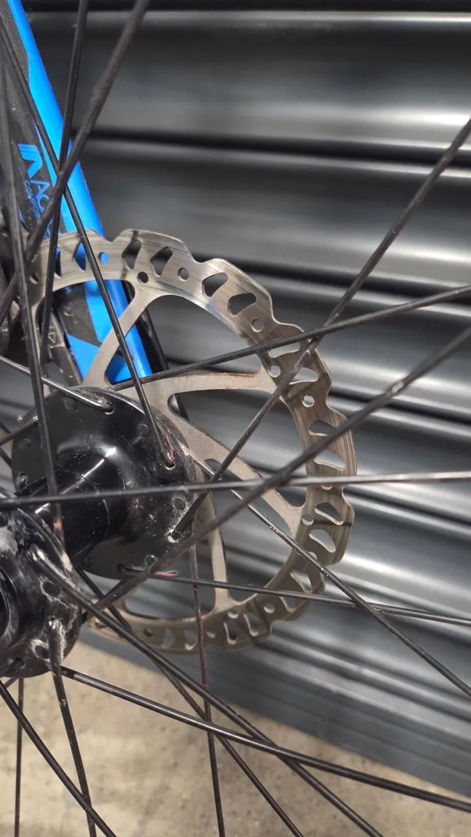 Giant Contend SL disc road bike - Image 4