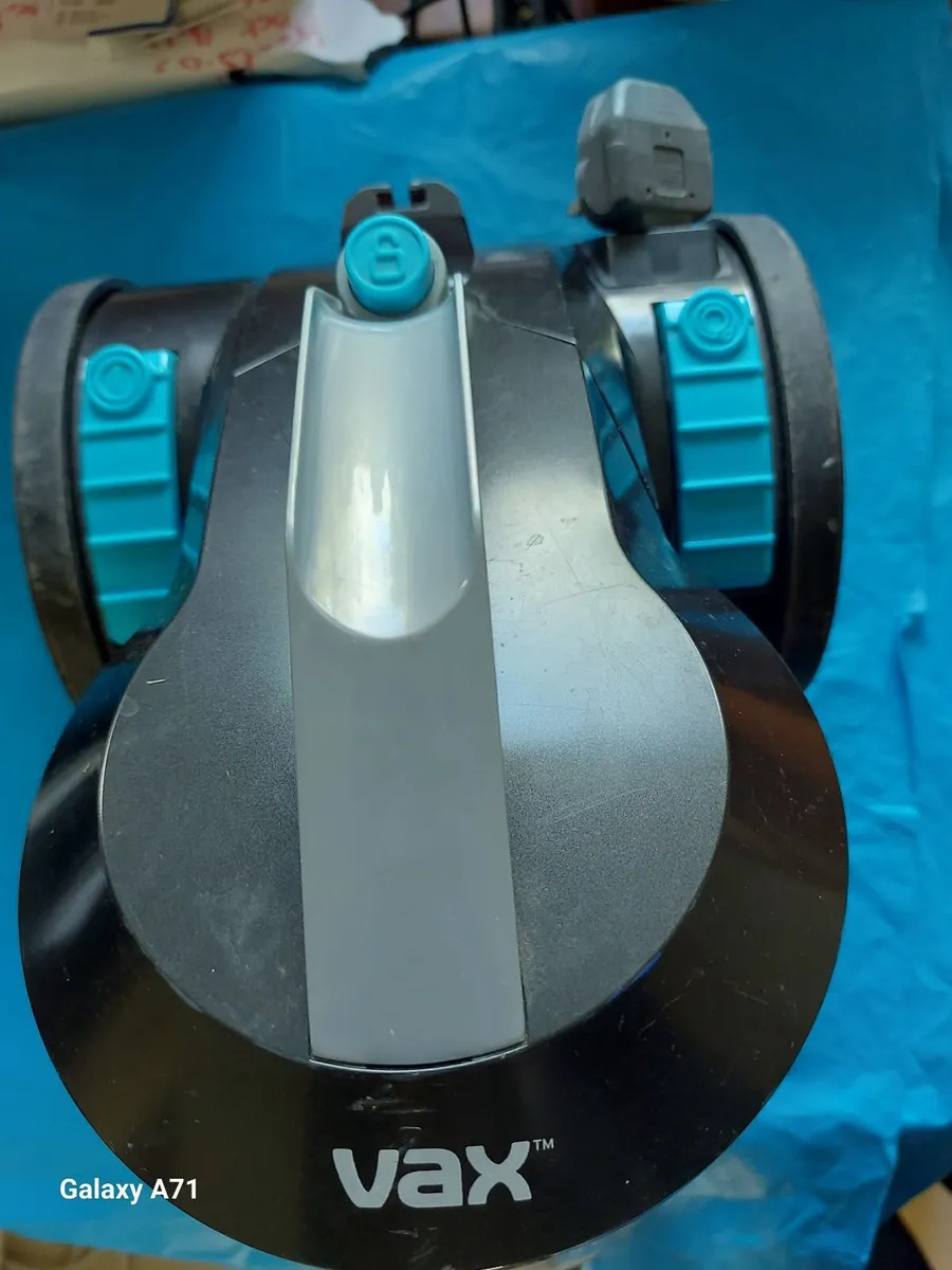 VAX Bagless Vacuum Cleaner, Model CCQSASV1P1, work - Image 3