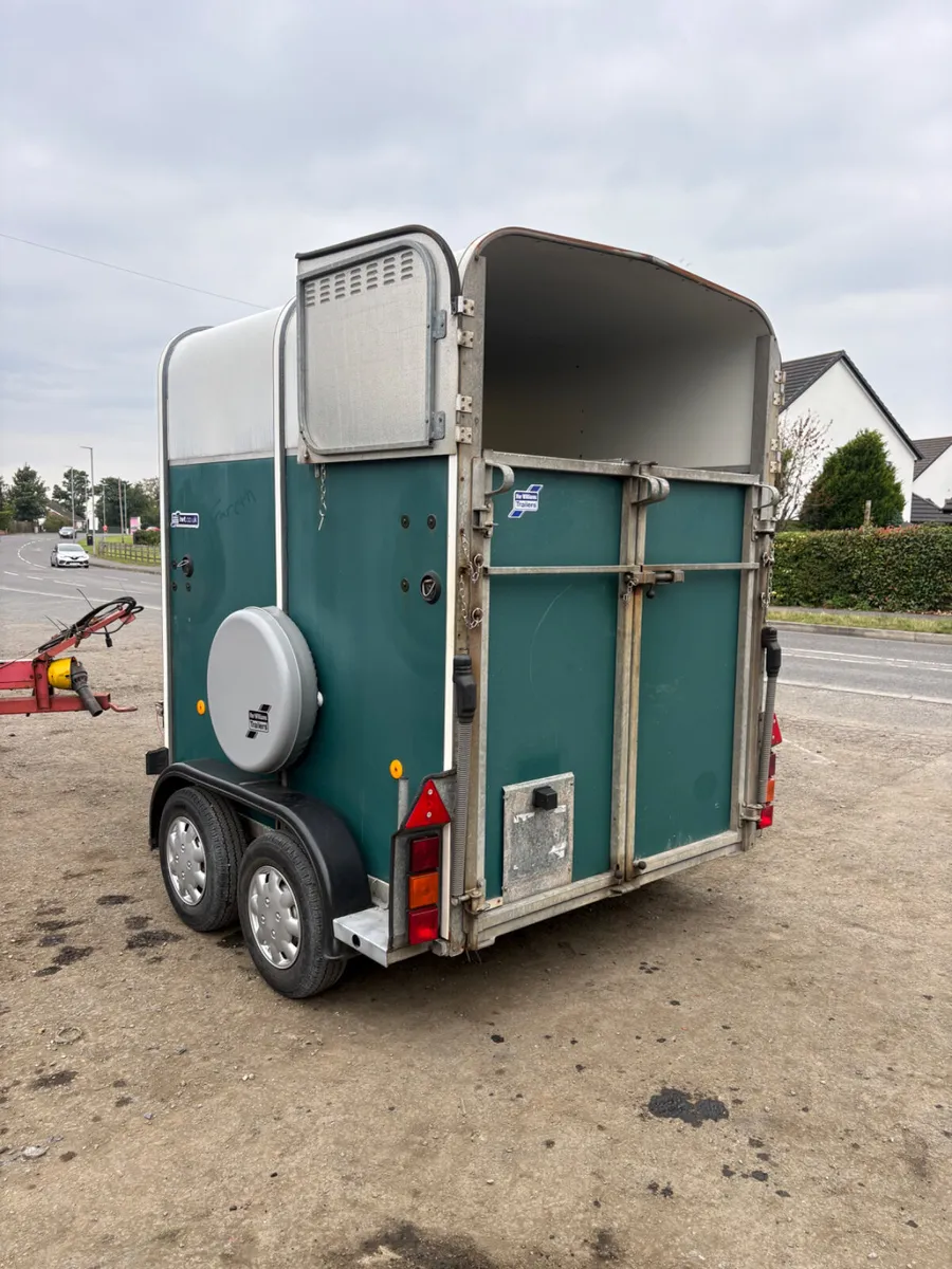 Ifor Williams 505 horsebox barn doors - Image 1