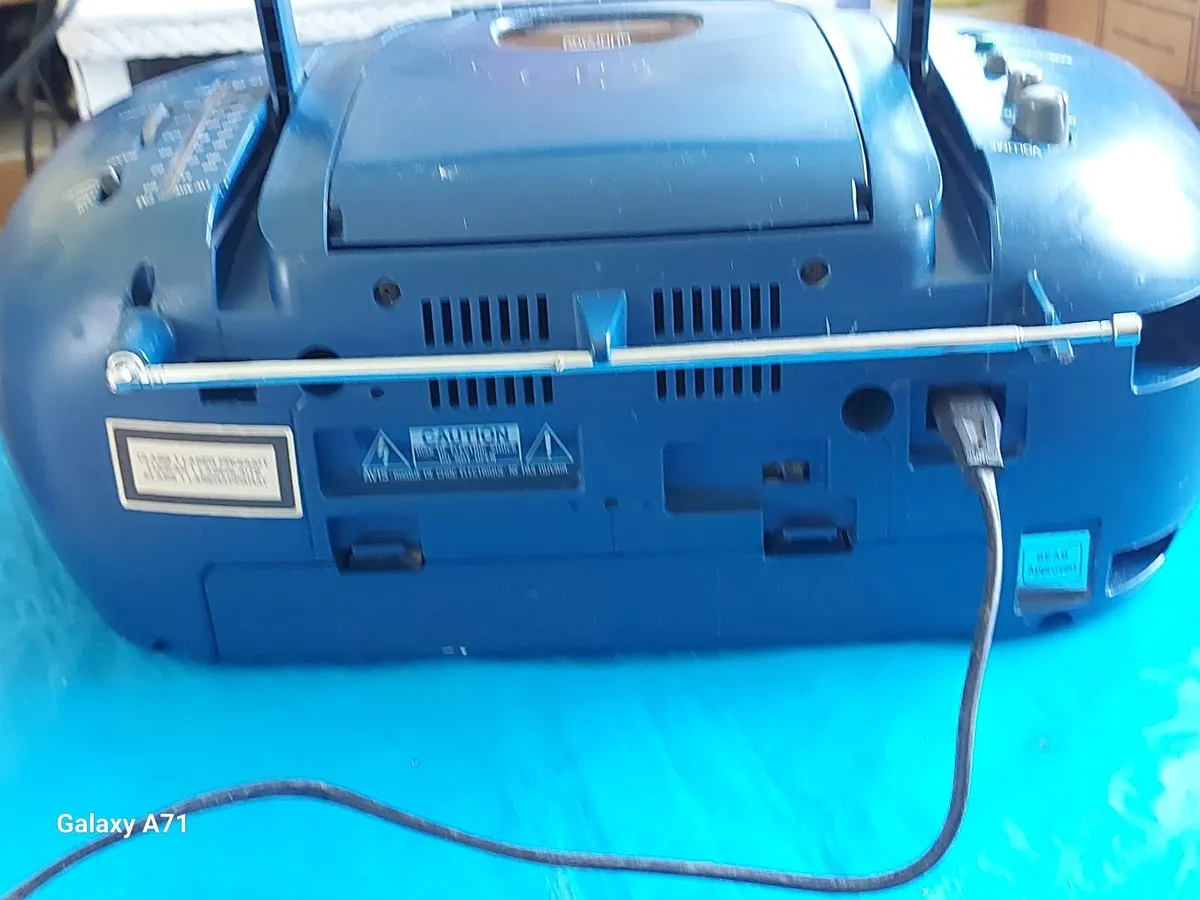 SANYO Portable Stereo Music System, MCD-Z155L - Image 4