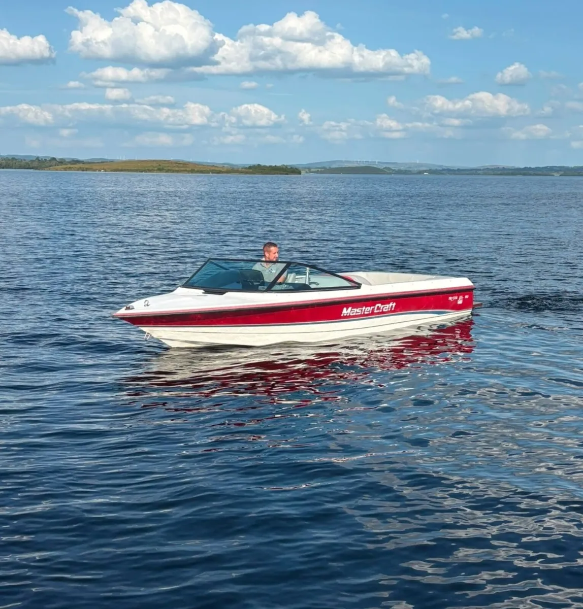 MasterCraft Prostar 190 tournament ski boat - Image 1