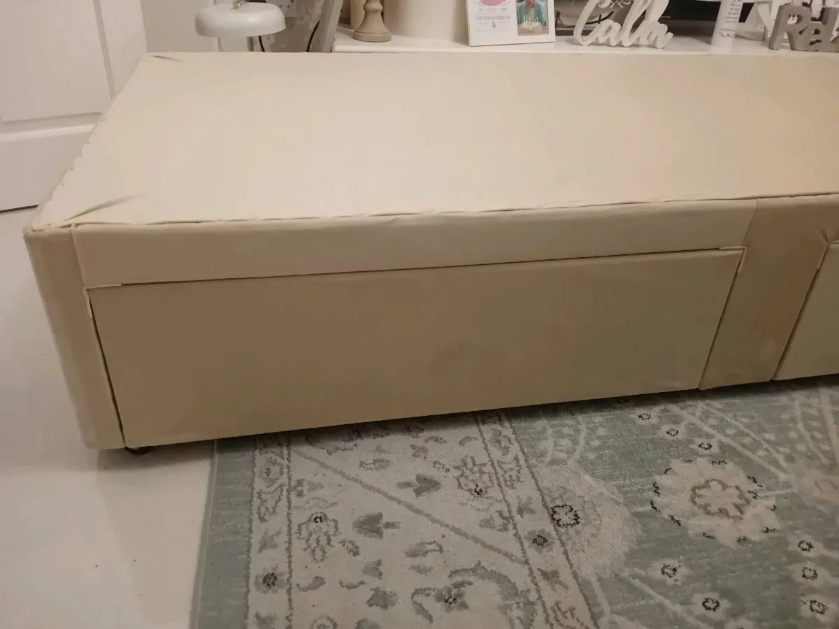 Single bed, desk, drawers, 2 x cube shelving - Image 2