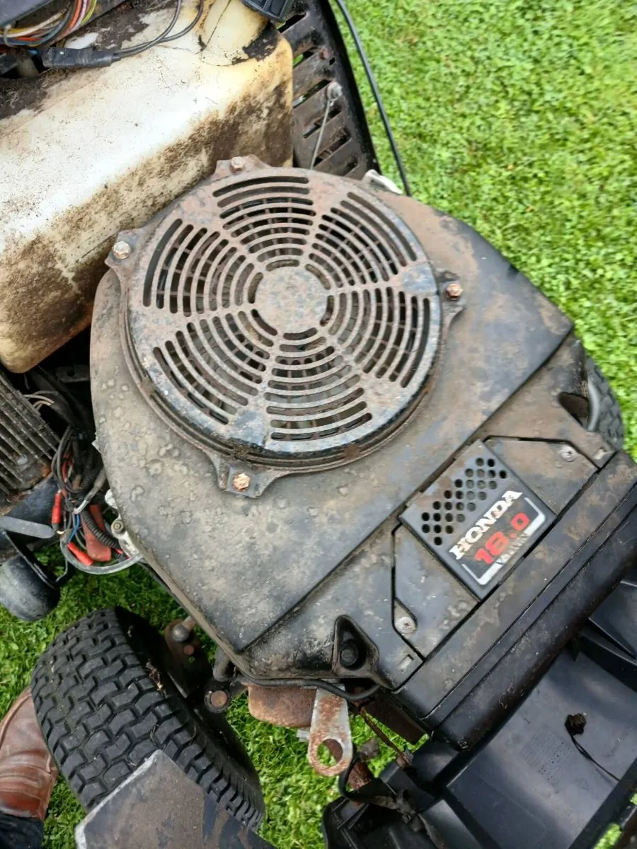 Castlegarden hydrostatic TC HONDA engine - Image 3