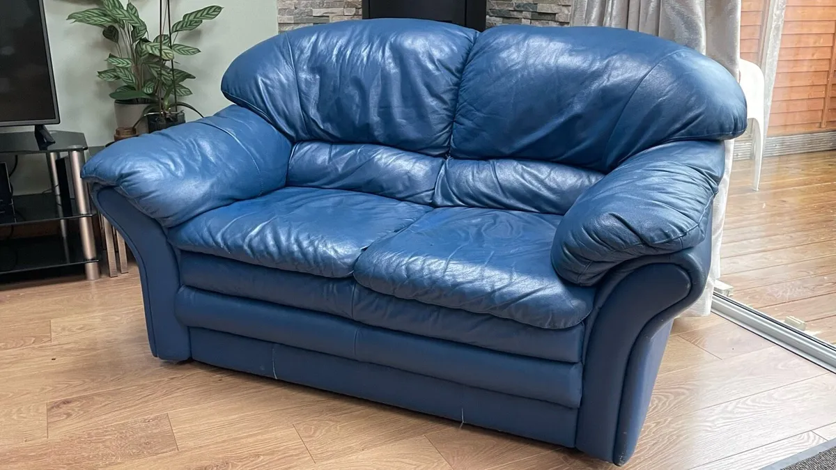 2+3 seater blue leather sofas. - Image 2