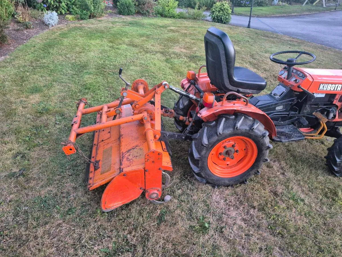 Kubota B7100 Compact Tractor - Image 3