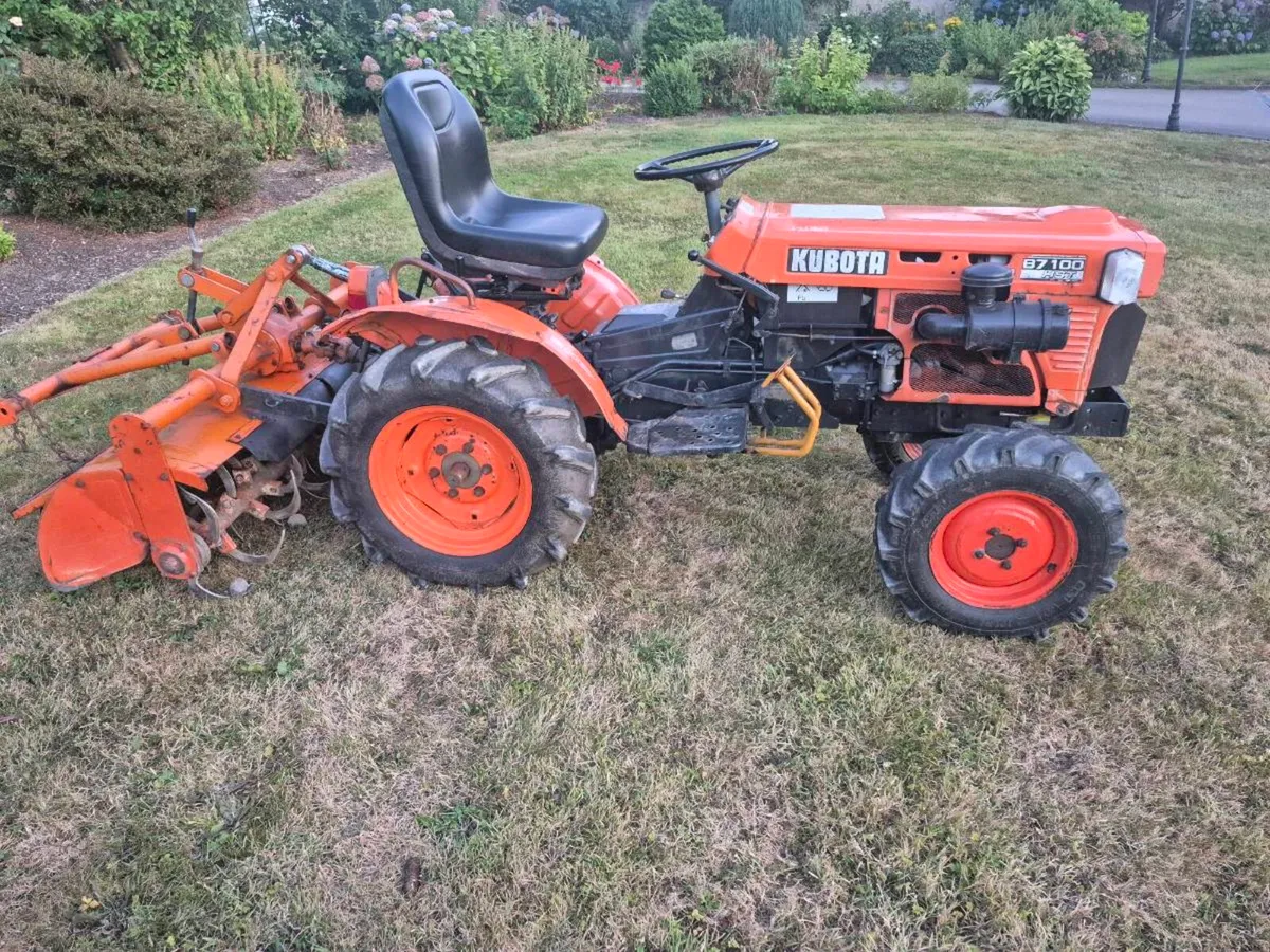 Kubota B7100 Compact Tractor - Image 4