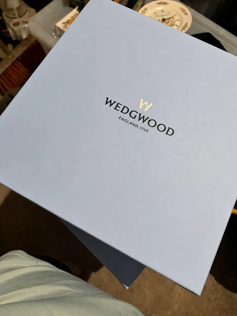 Wedgwood Strawberry & Vine 50 Piece Dinner Service - Image 1