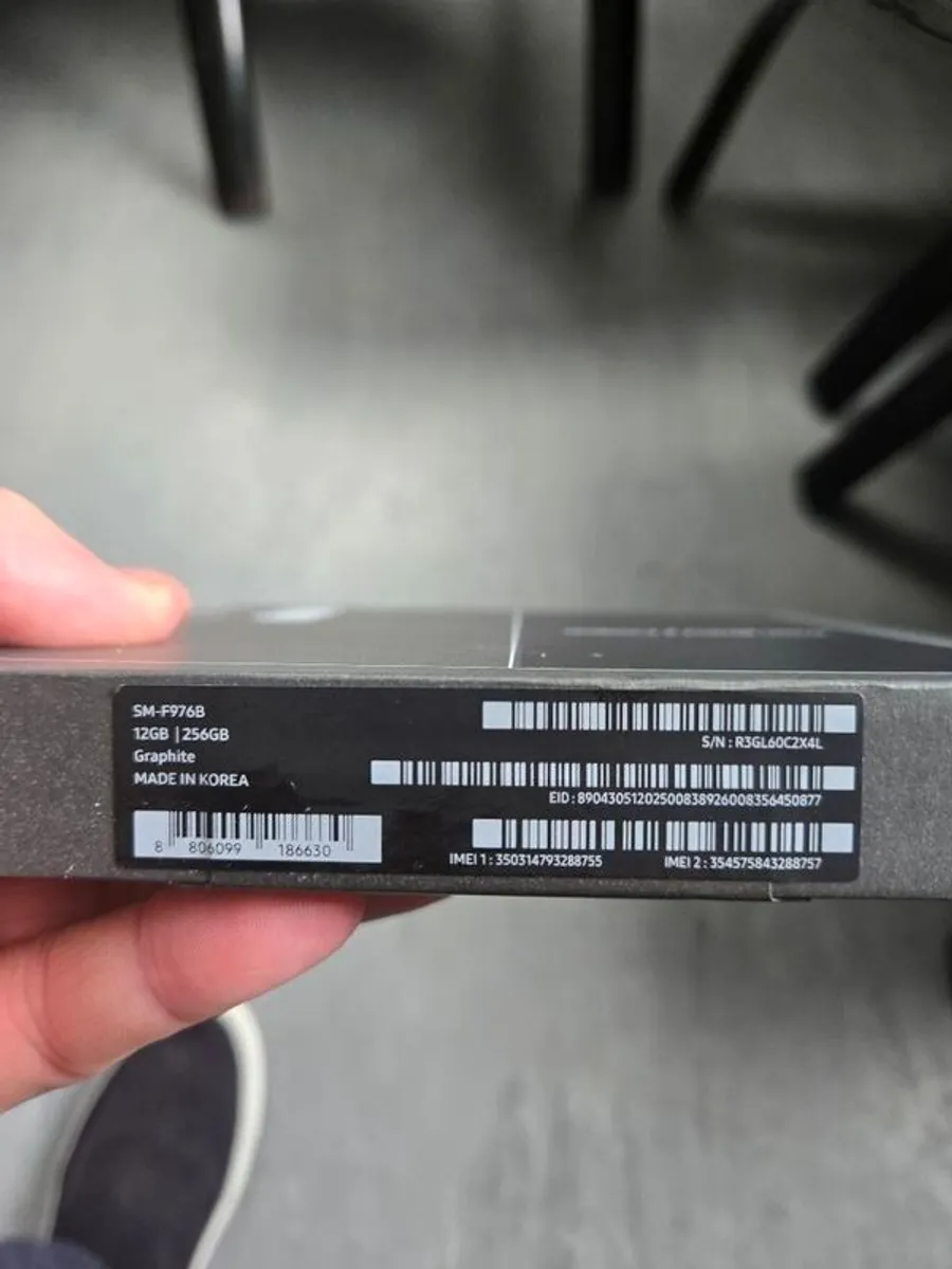 Samsung ZFold 8 Graphite 256GB Samsung Warranty Ire-UK used for two hours Boxed Samsung Warranty - Image 2