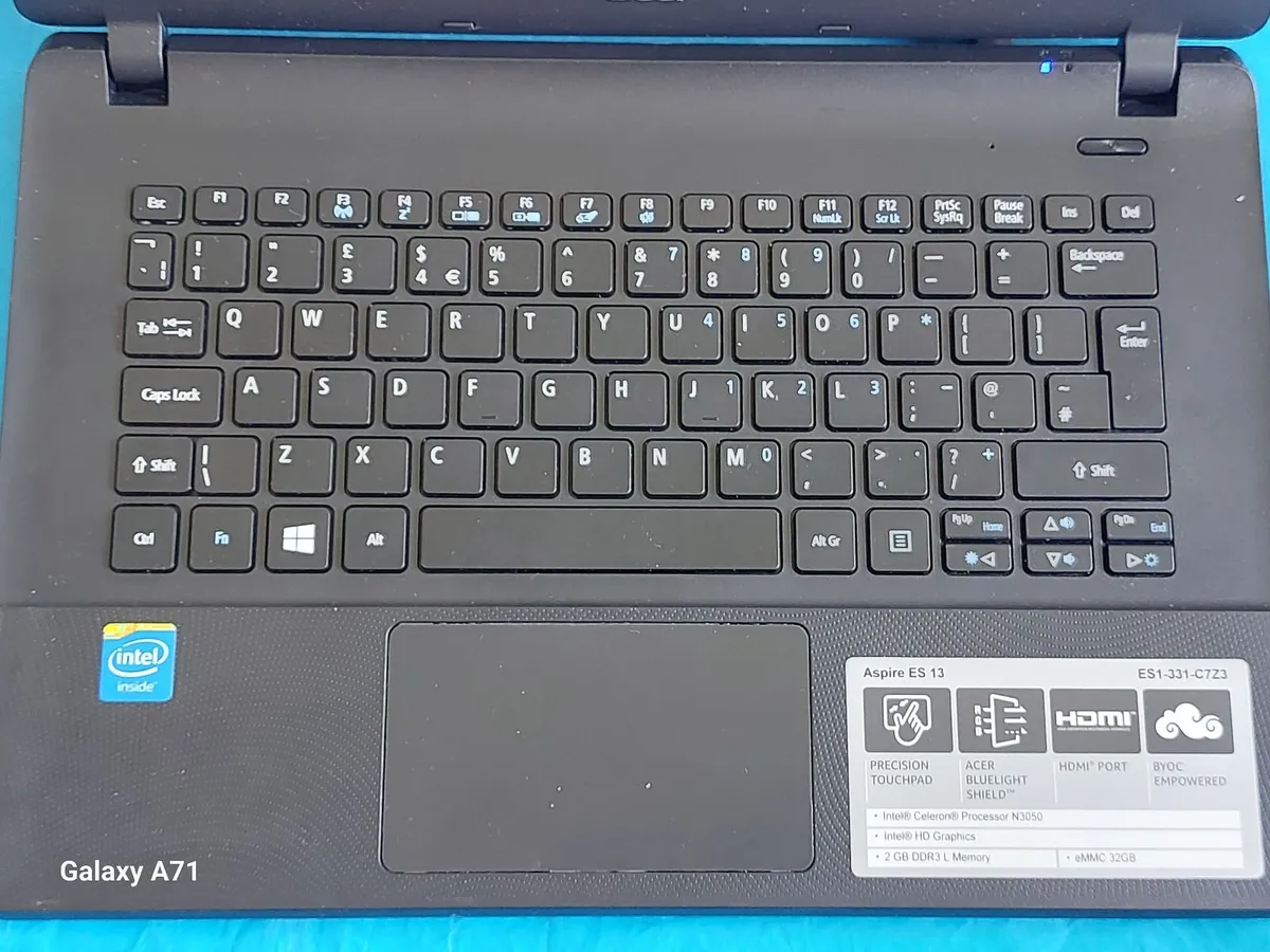 ACER Aspire Laptop ES 13, 4GB Ram, 32GB HDD, Win 8 - Image 3