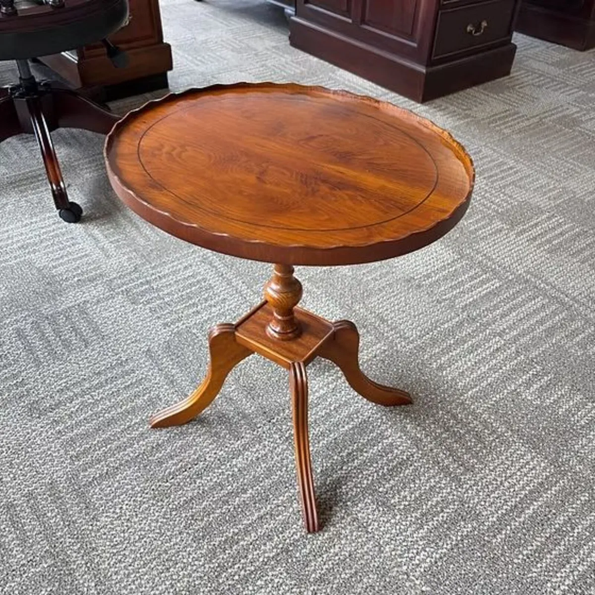 Fabulous yew oval occasional side table