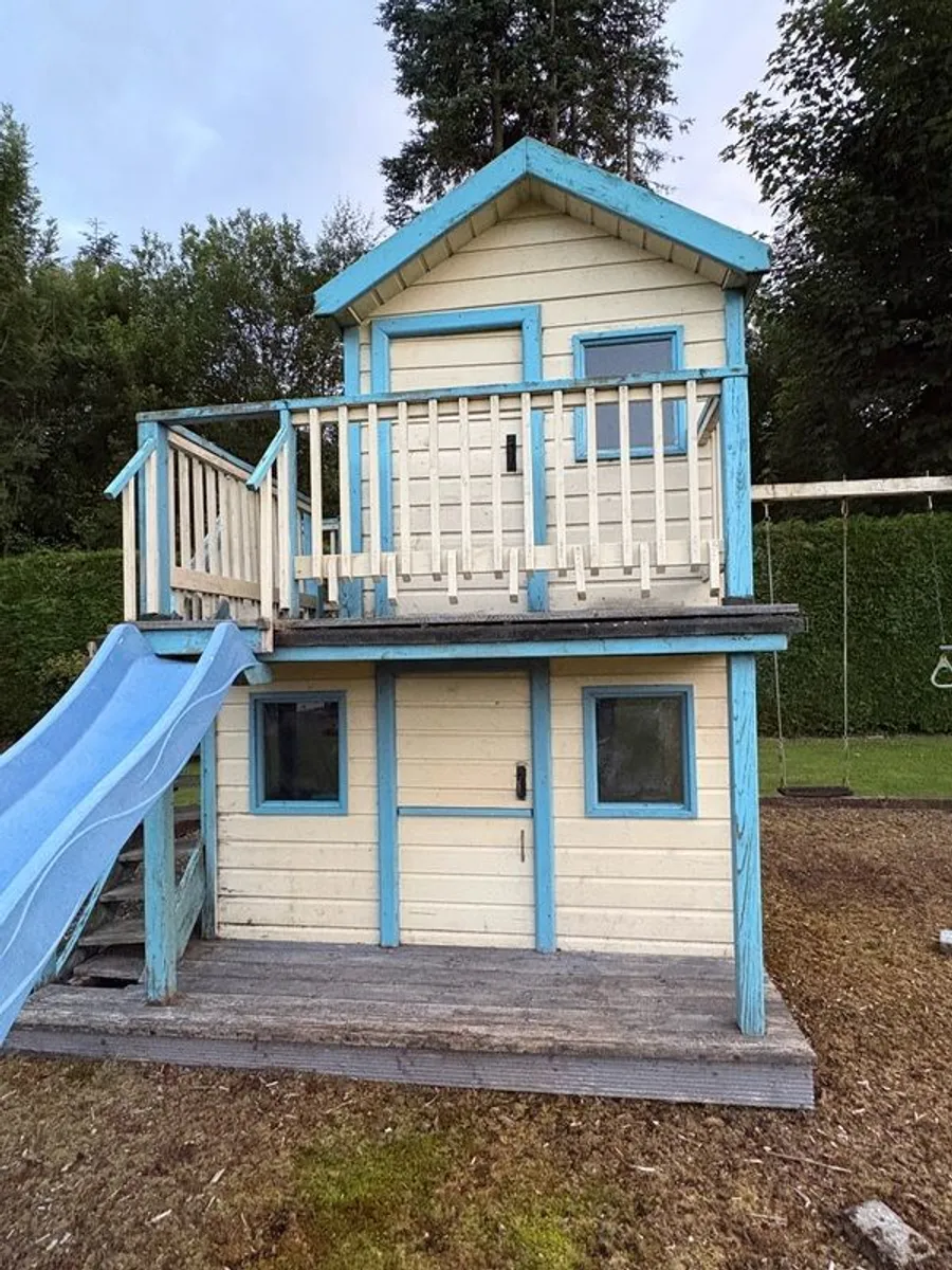 Playhouse, Swing Set. - Image 1