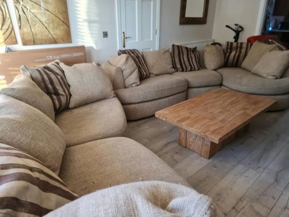 Couches - Image 2