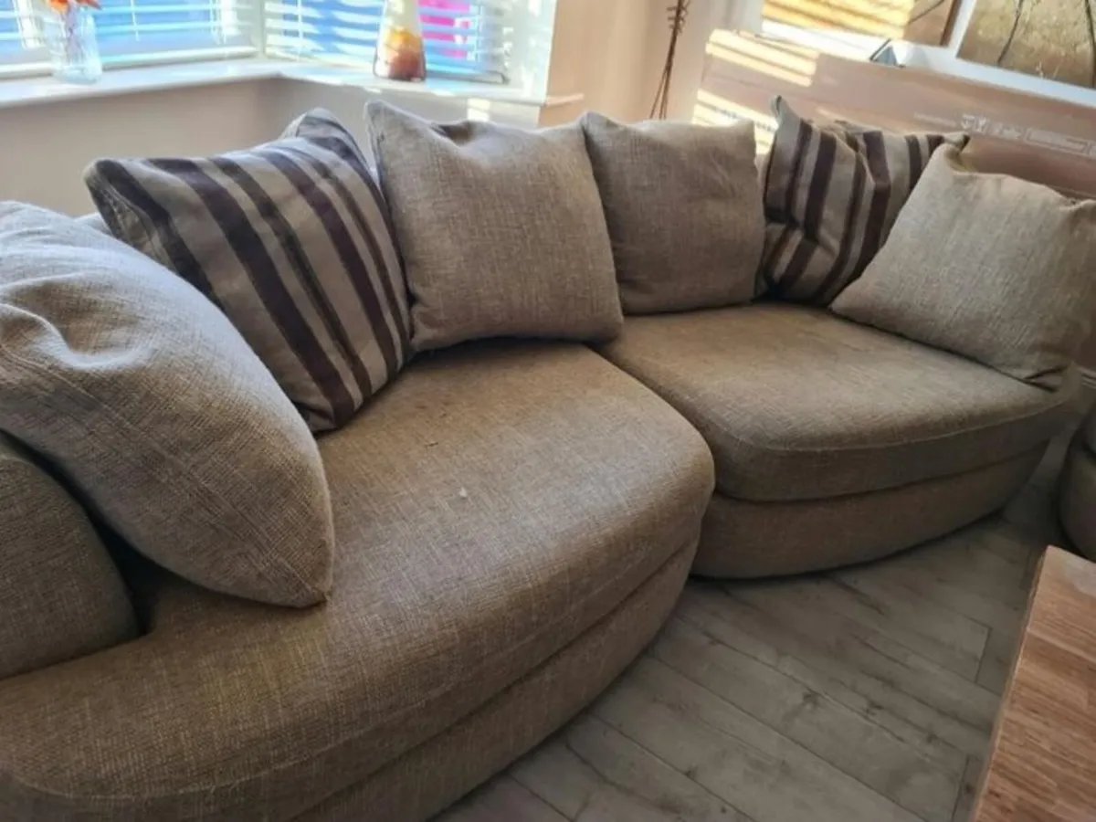 Couches - Image 3
