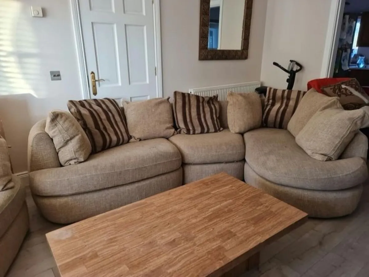 Couches - Image 4