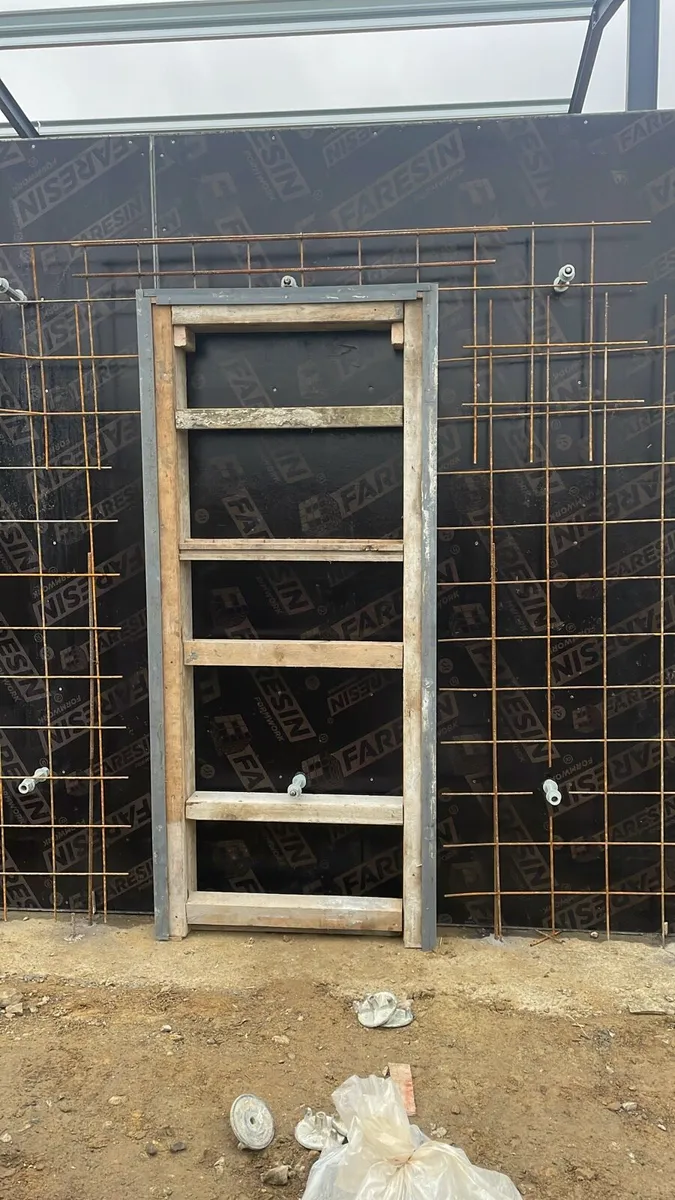 Concrete/shuttering worker - Image 1