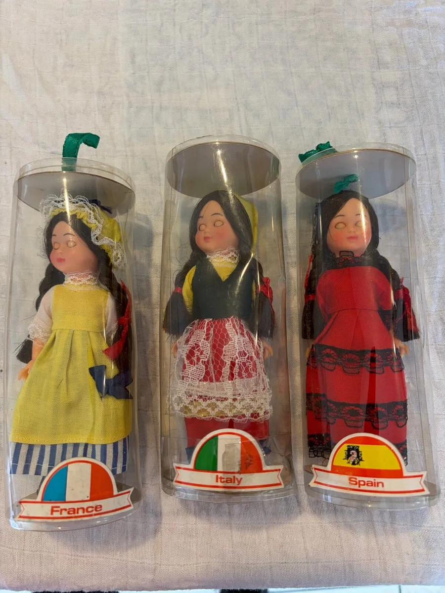 3 x vintage national costume dolls