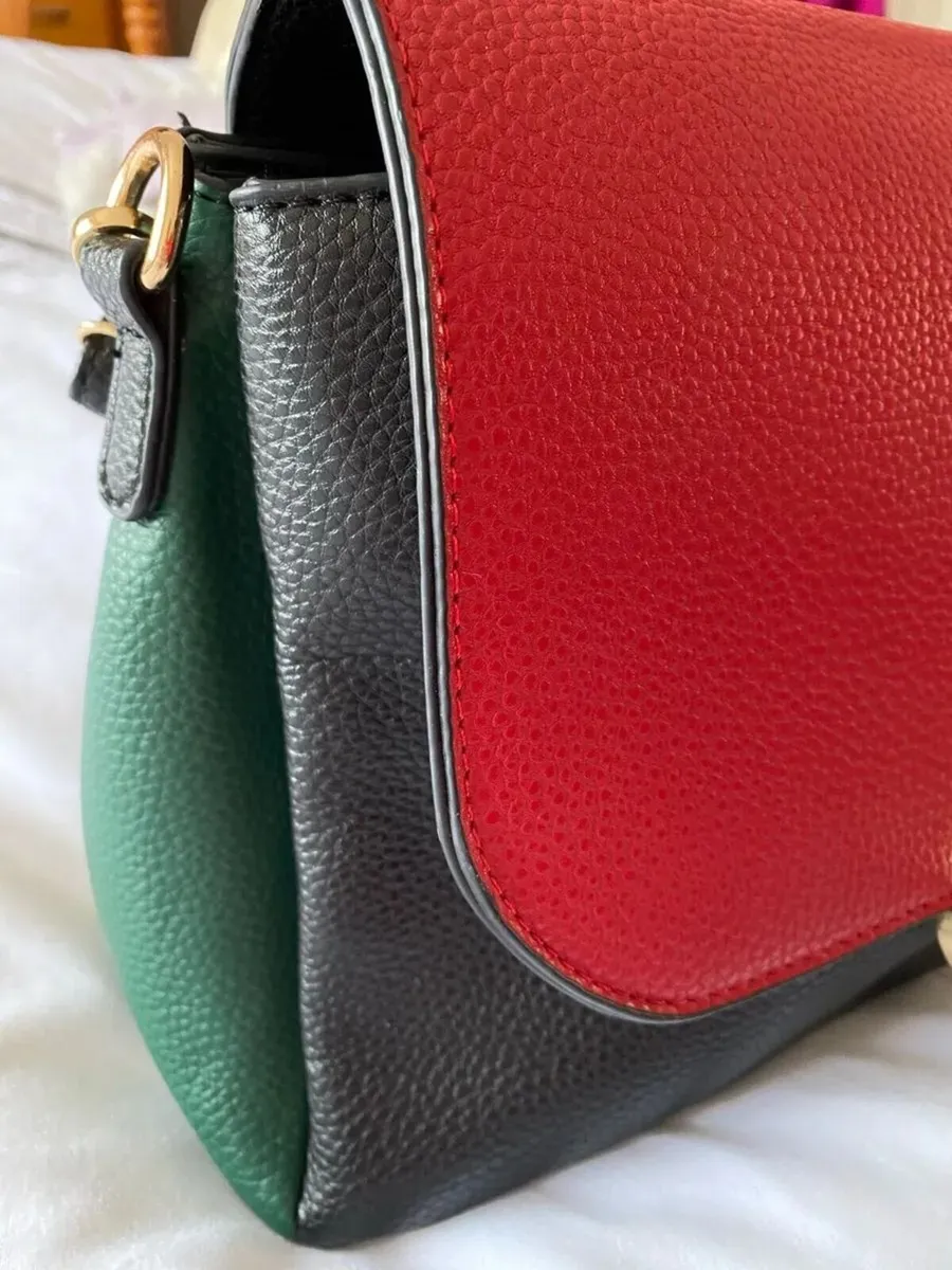 Beautiful Handbag with unusual Colour Design - Image 3