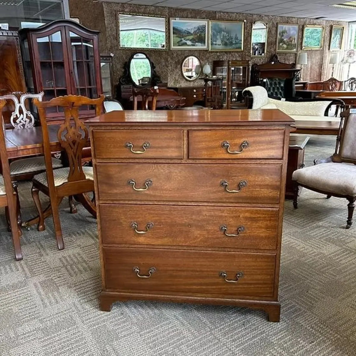 Beautiful Waring & Gillow mahogany chest of drawer