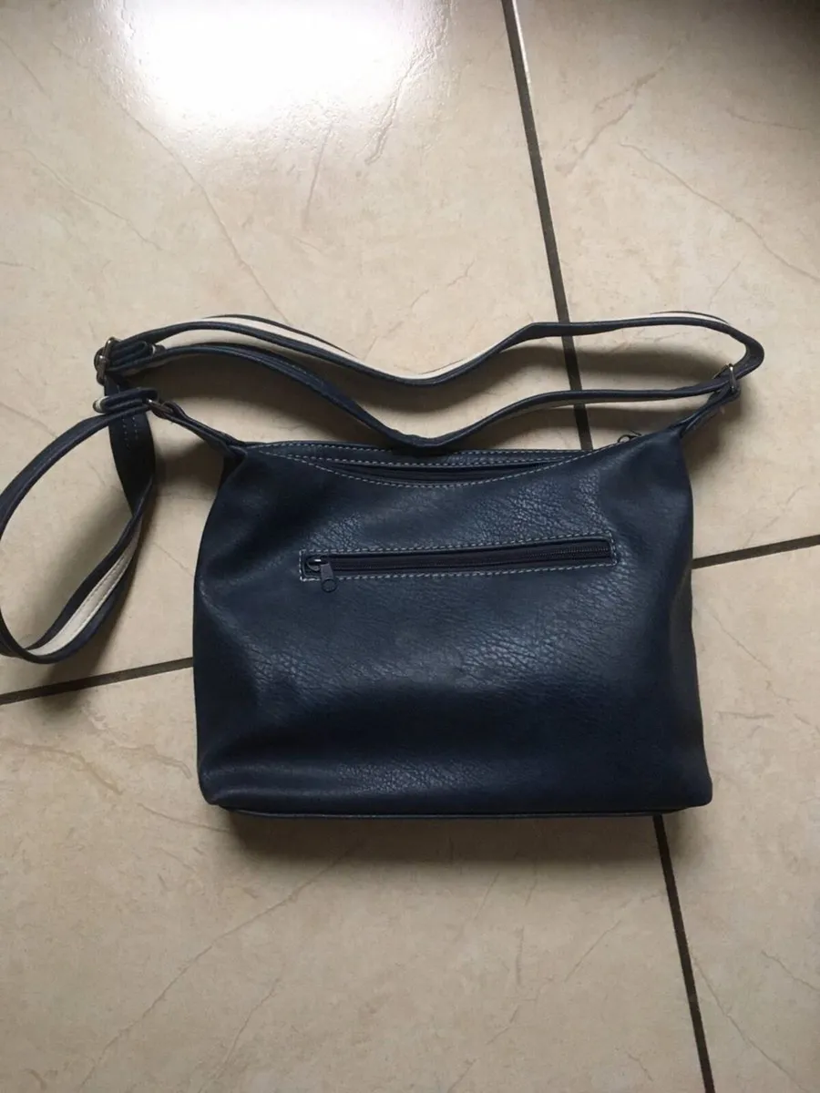 Beautiful Handbag with Adjustable Shoulder Strap - Image 3
