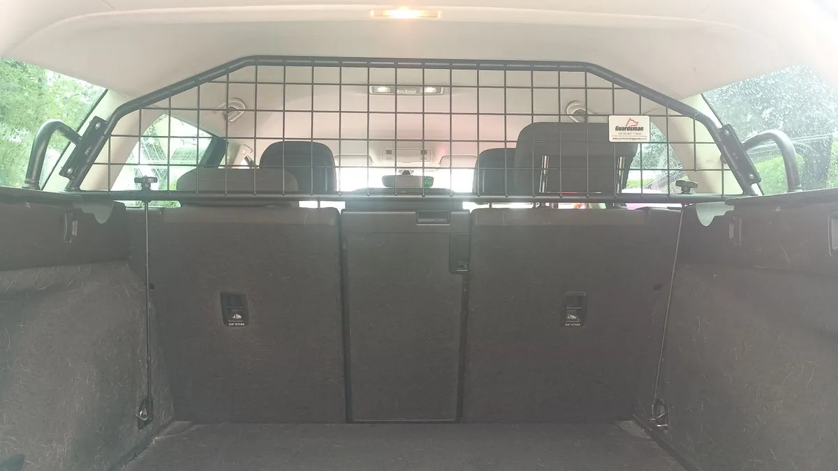 Vw passat dog guard and boot divider - Image 1
