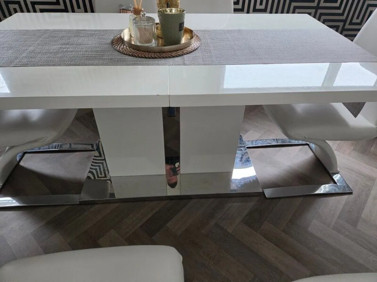 Table and 6x chairs - Image 2