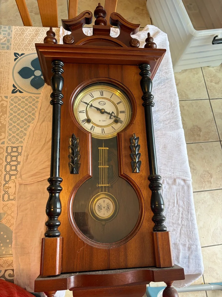 Three Star 31-Day mechanical pendulum wall clock - Image 1