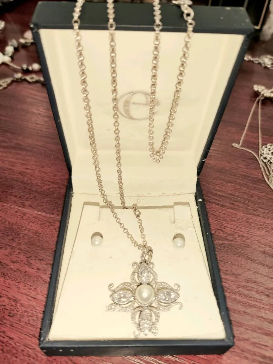 MATCHING PEARLS JEWELLERY 925 Silver 24"Long Set ! - Image 1