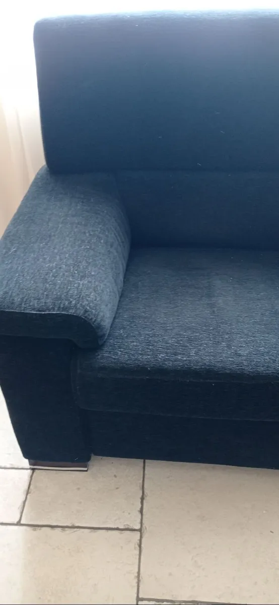 SINGLE BLACK ARMCHAIR - Image 4