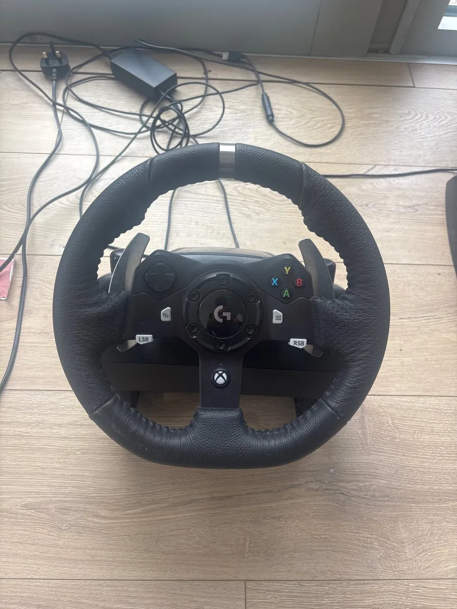 Logitech G G920 racing wheel and floor pedals - Image 2